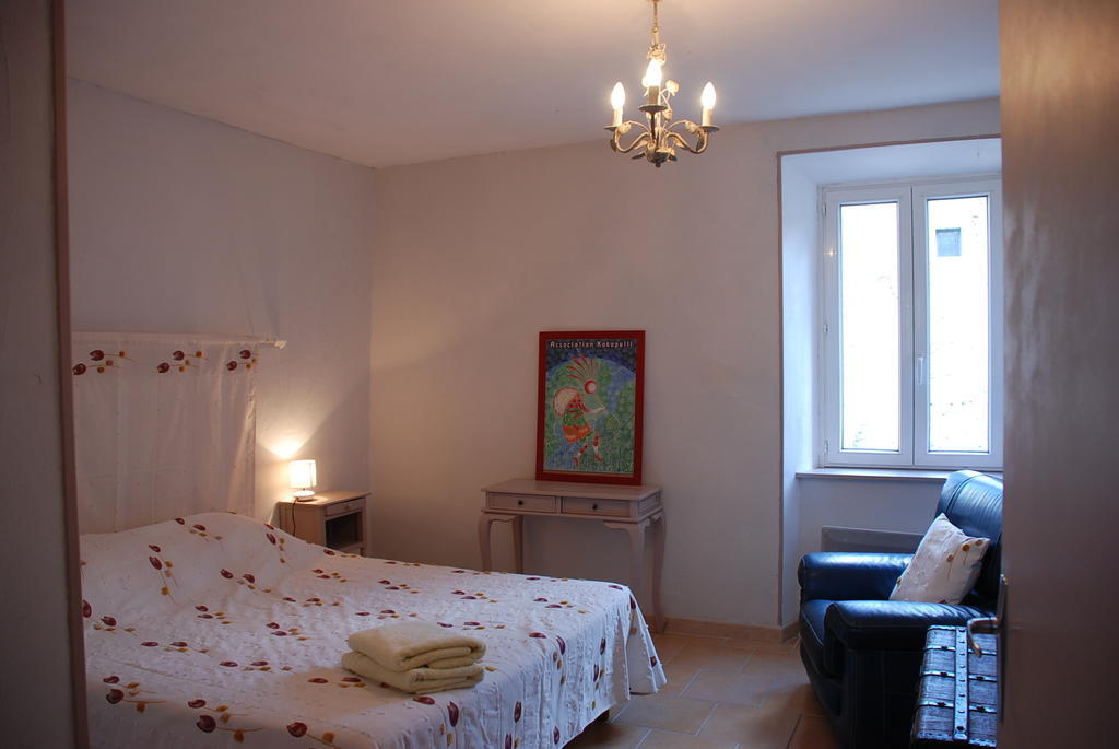 Bed and Breakfast Les Jardins Du Mas Evesque Rousson  Zewnętrze zdjęcie