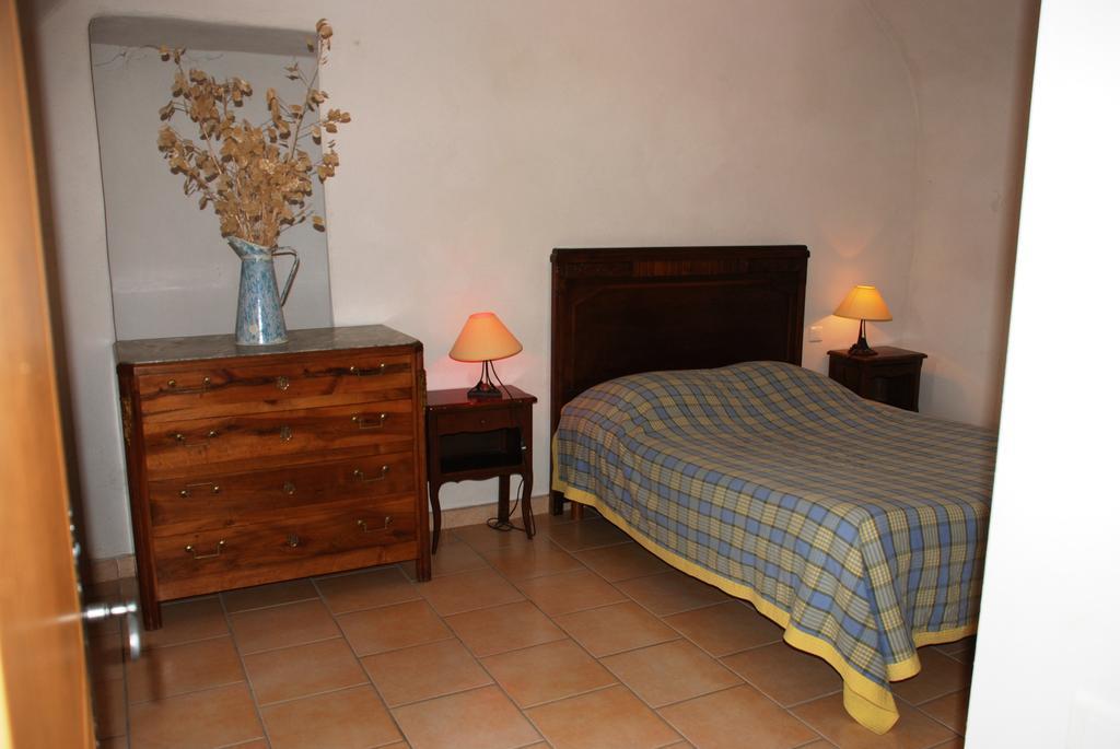 Bed and Breakfast Les Jardins Du Mas Evesque Rousson  Pokój zdjęcie