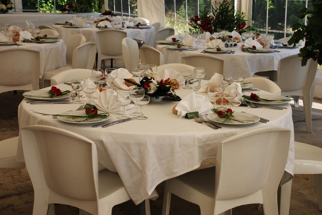 Bed and Breakfast Les Jardins Du Mas Evesque Rousson  Zewnętrze zdjęcie