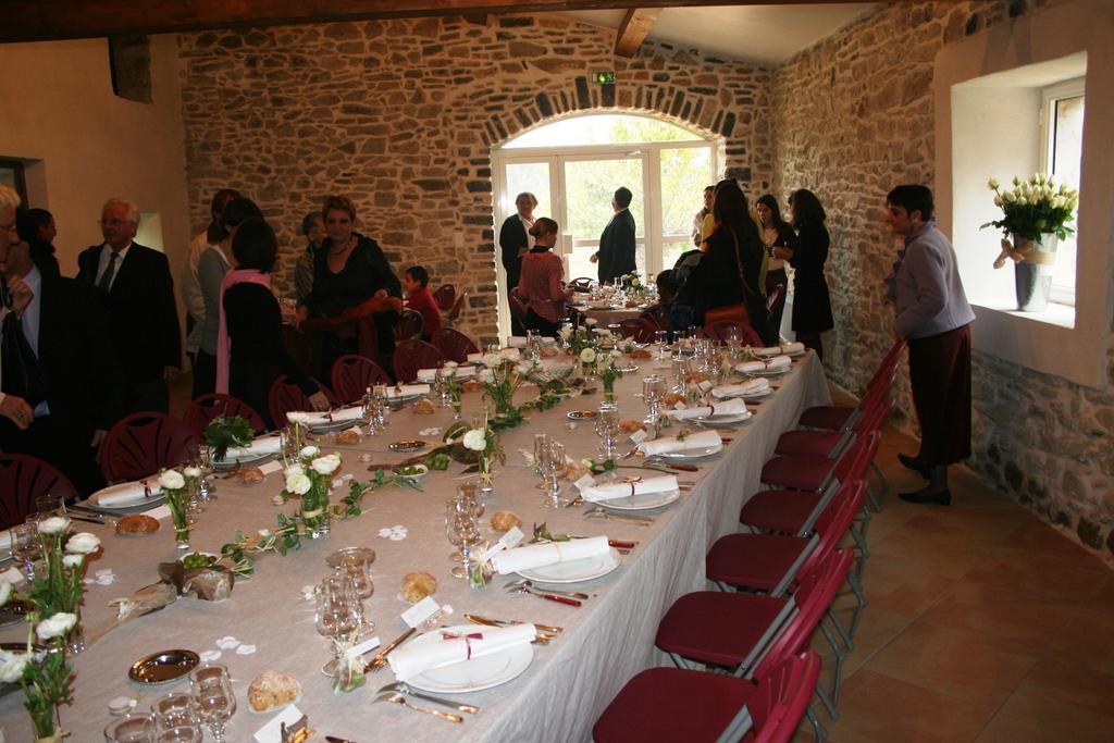 Bed and Breakfast Les Jardins Du Mas Evesque Rousson  Zewnętrze zdjęcie