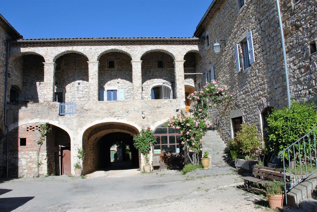 Bed and Breakfast Les Jardins Du Mas Evesque Rousson  Zewnętrze zdjęcie