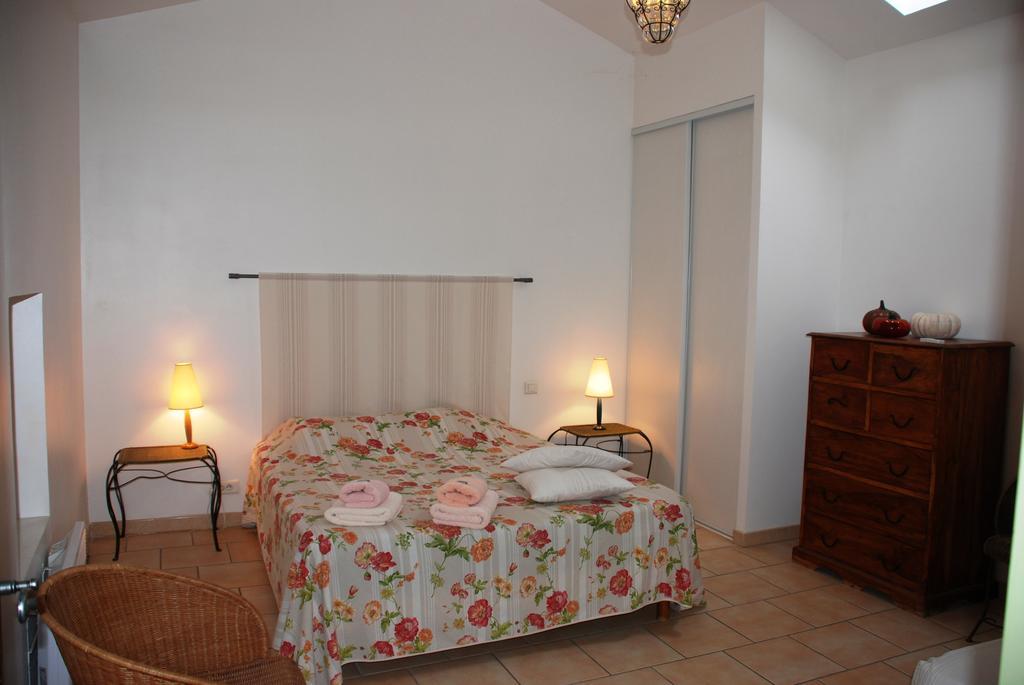 Bed and Breakfast Les Jardins Du Mas Evesque Rousson  Pokój zdjęcie