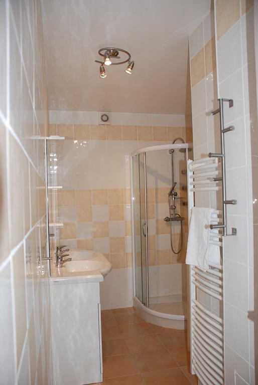 Bed and Breakfast Les Jardins Du Mas Evesque Rousson  Zewnętrze zdjęcie