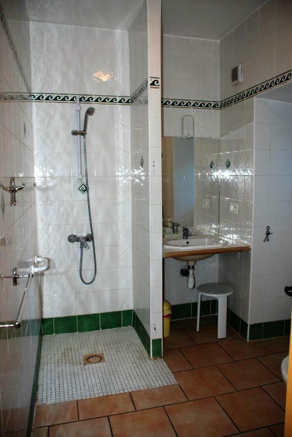 Bed and Breakfast Les Jardins Du Mas Evesque Rousson  Zewnętrze zdjęcie